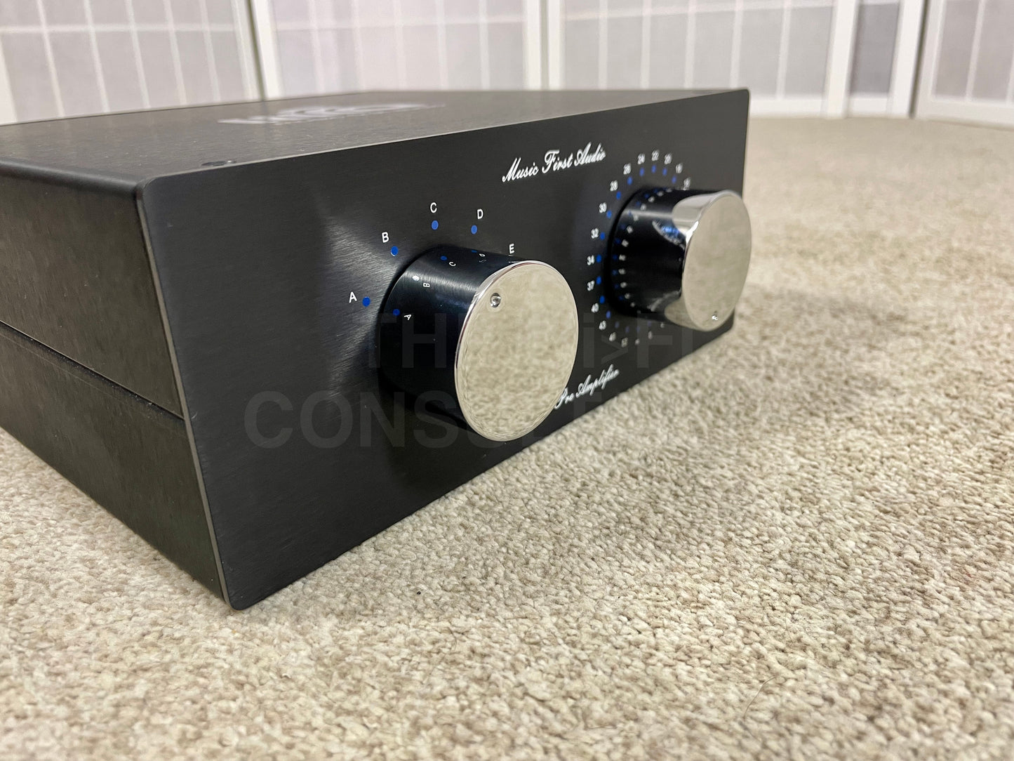 MUSIC FIRST AUDIO CLASSIC V2 PREAMPLIFIER