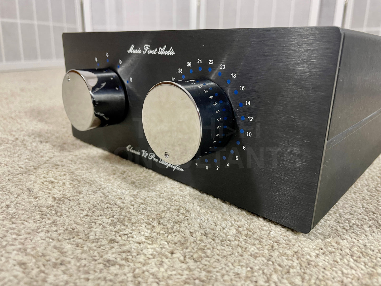 MUSIC FIRST AUDIO CLASSIC V2 PREAMPLIFIER