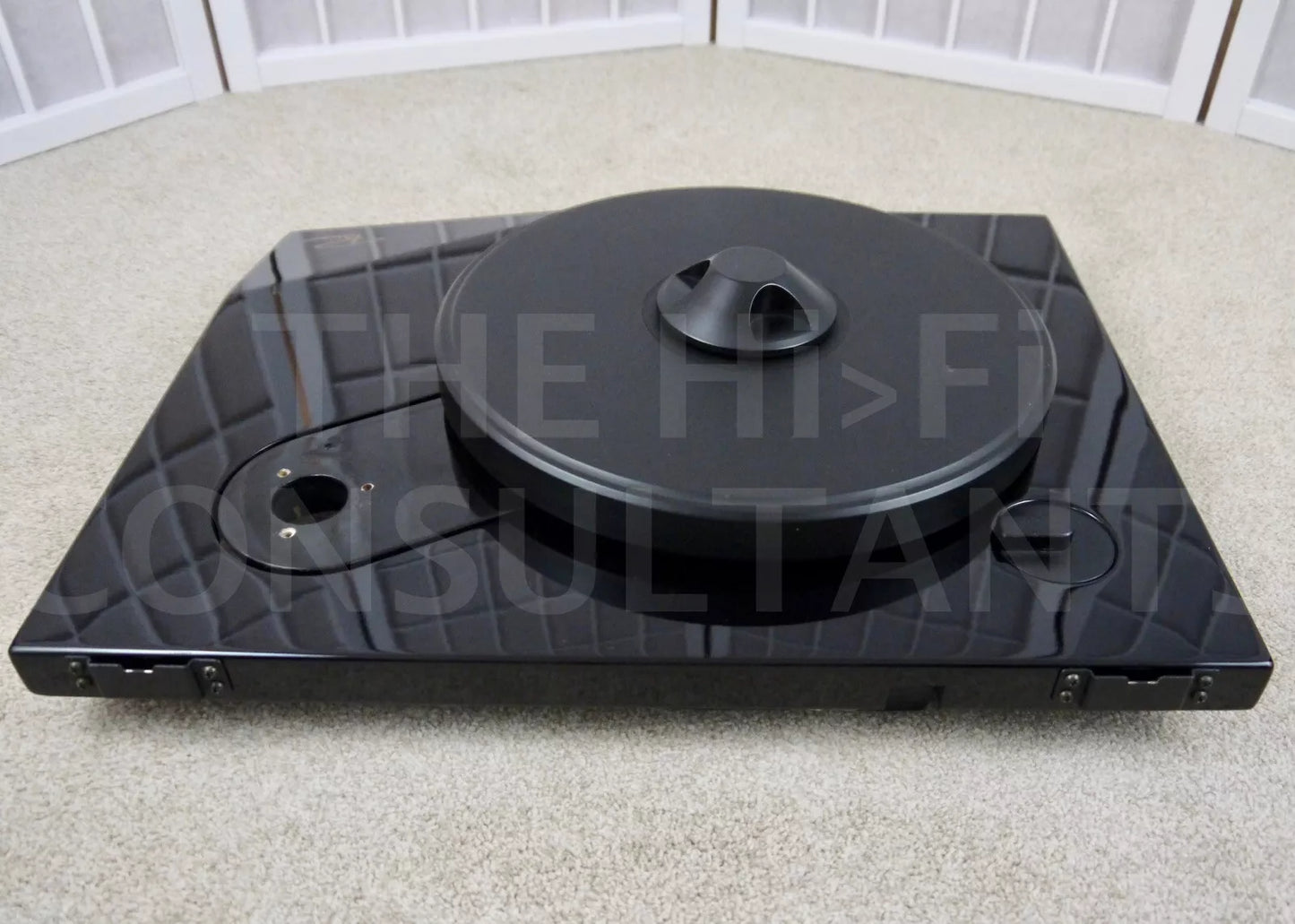 ORACLE PARIS MK IV TURNTABLE WITH ARMPLATE FOR STANDARD 9” JELCO ARM